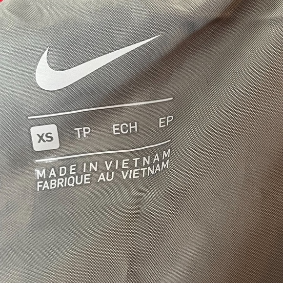 Nike Active Vest - Picture 7 of 9